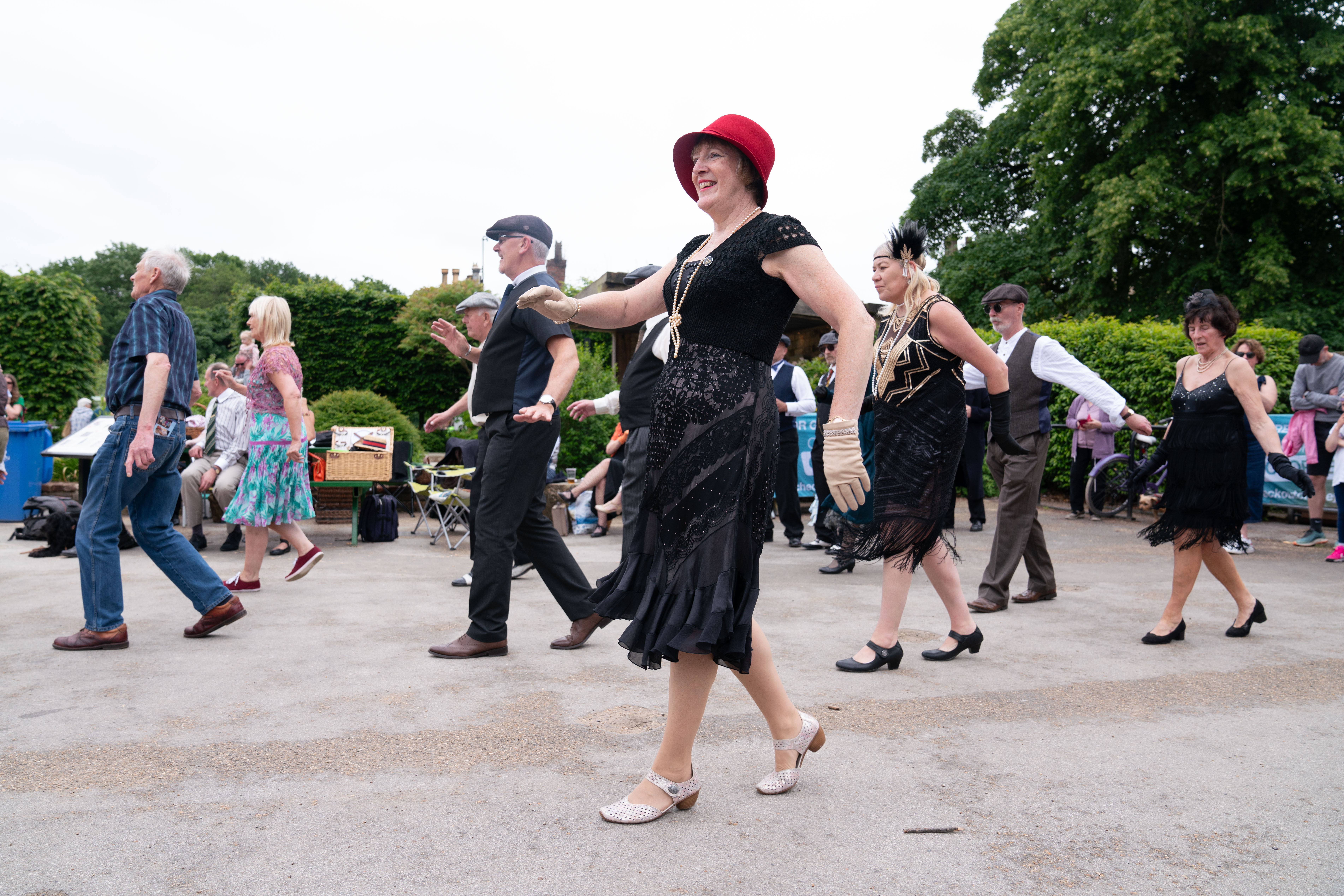 Astley 100 Dancers